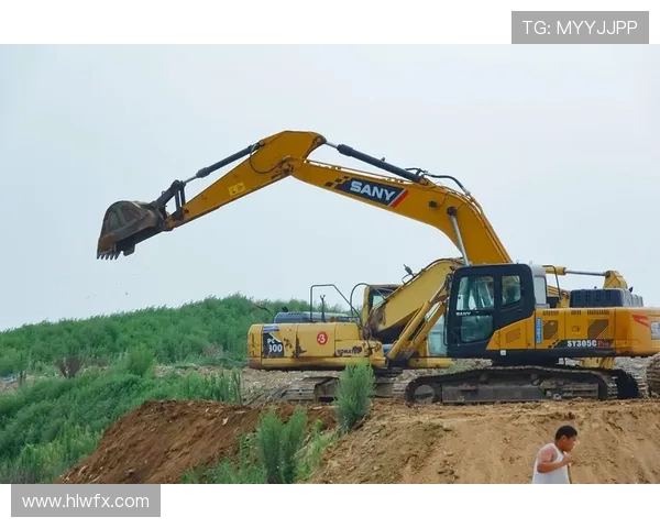 挖掘机岩石地基开挖 挖掘机岩石地基开挖